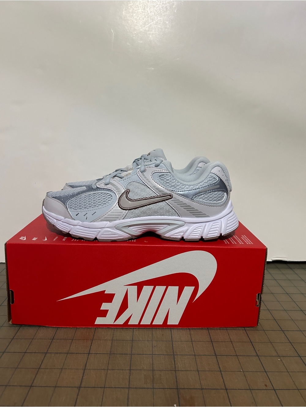 Nike V5 RNR ‘Aura Platinum Tint Moon Particle’ GS